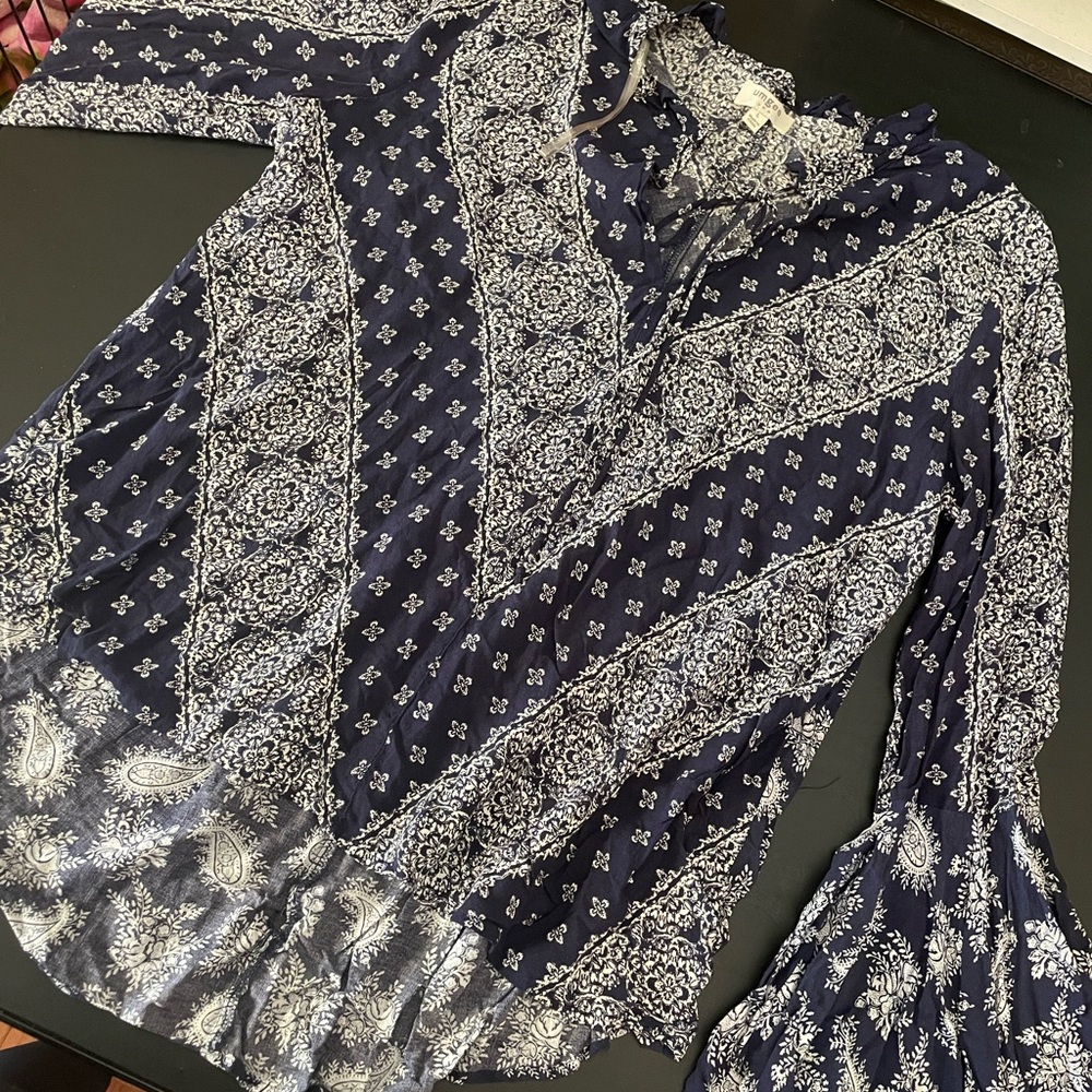 Umgee Woman’s Blouse, size L, color Blue